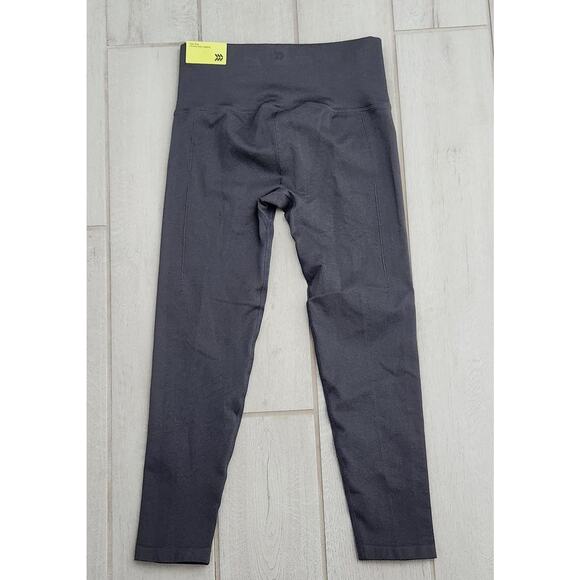 All in Motion Women's Size MEDIUM 7/8 Seamless High Rise Leggings Gray NEW - Picture 1 of 4
